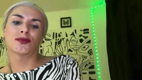 Snapshot of thematryoshka chatting on September 19, 2:02 am Lucy Lucy online show from September 19, 2:02 am