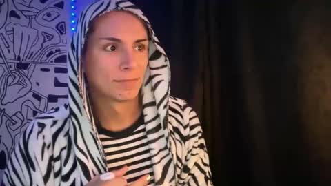 Snapshot of thematryoshka chatting on October 24, 2:52 am Lucy Lucy online show from October 24, 2:52 am