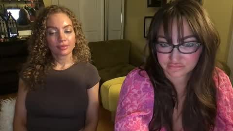 Snapshot of themrsnelson chatting on April 18, 5:00 am Cach Nelson online show from April 18, 5:00 am