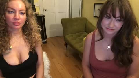 Snapshot of themrsnelson chatting on April 21, 7:36 am Cach Nelson online show from April 21, 7:36 am