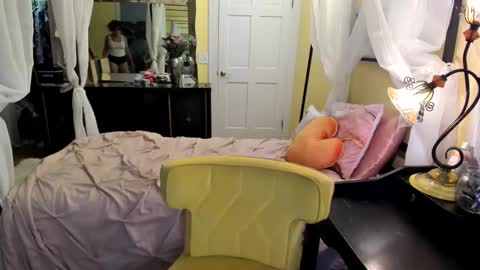Snapshot of themrsnelson chatting on May 18, 7:58 am Cach Nelson online show from May 18, 7:58 am