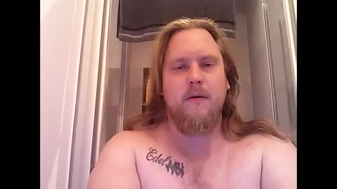 thenewdude1992 online show from October 14, 9:15 pm