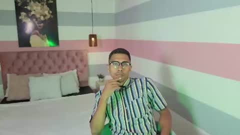 Snapshot of theo_steel_ chatting on June 8, 1:11 pm Theo online show from June 8, 1:11 pm