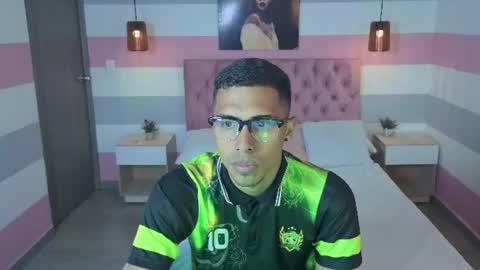 Snapshot of theo_steel_ chatting on June 9, 1:12 pm Theo online show from June 9, 1:12 pm