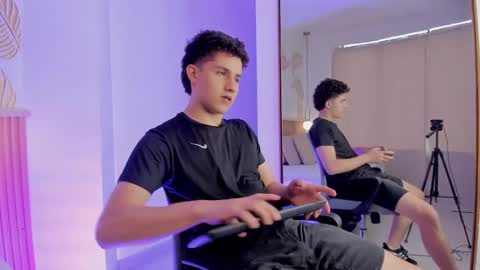  THEO- MATEO  online show from December 14, 5:14 pm