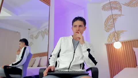  THEO- MATEO  online show from December 27, 11:28 am