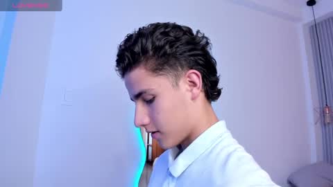  THEO- MATEO  online show from January 3, 8:22 pm