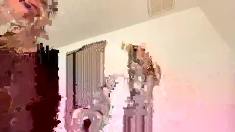 Snapshot of theoneandonlyava chatting on March 10, 9:10 am Ava online show from March 10, 9:10 am