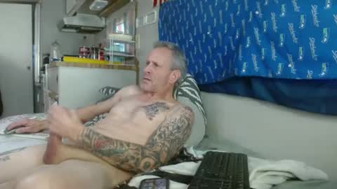 Snapshot of theoneyouwant2fuck chatting on January 9, 9:05 pm theoneyouwanttwofuck online show from January 9, 9:05 pm