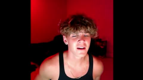 Snapshot of theonlylogan chatting on June 30, 2:12 am Logann online show from June 30, 2:12 am