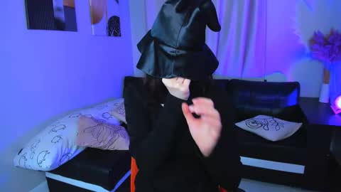 thepretty_kitty online show from November 17, 7:47 am