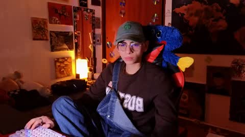 Matt independent model  online show from April 8, 8:31 pm