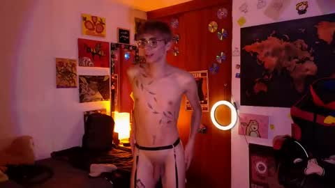 Matt independent model  online show from April 16, 9:39 pm