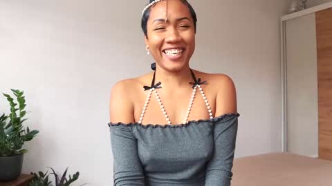 Snapshot of therainqueen chatting on February 4, 12:11 pm YAYA  online show from February 4, 12:11 pm