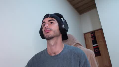 Santiago Enrique online show from March 12, 6:52 am