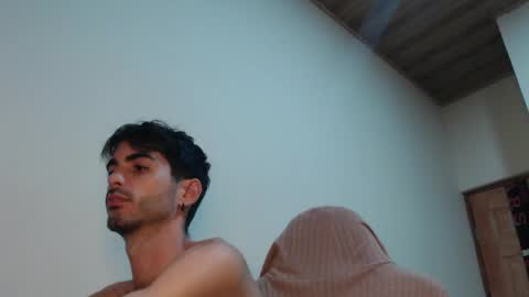 Snapshot of therazhanen chatting on May 6, 6:30 am Santiago Enrique online show from May 6, 6:30 am