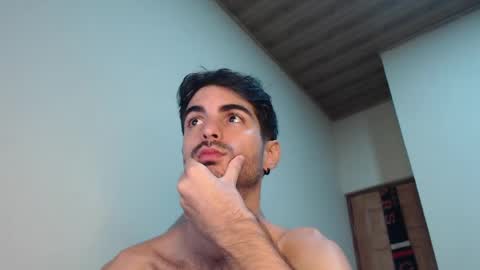 Snapshot of therazhanen chatting on May 24, 6:18 am Santiago Enrique online show from May 24, 6:18 am