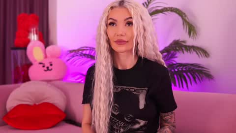 Snapshot of therealfallingangel chatting on January 2, 2:46 pm Deea online show from January 2, 2:46 pm