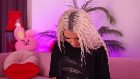 Snapshot of therealfallingangel chatting on January 3, 3:01 pm Deea online show from January 3, 3:01 pm