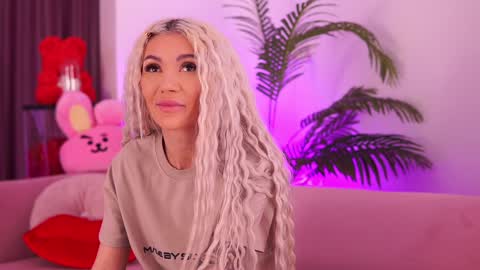 Snapshot of therealfallingangel chatting on January 4, 3:07 pm Deea online show from January 4, 3:07 pm