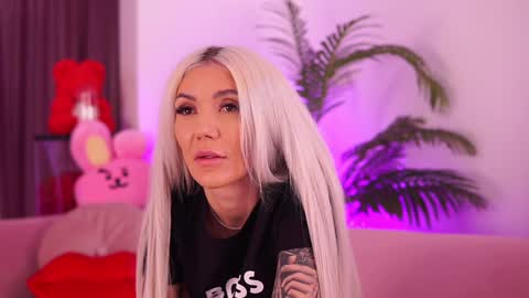 Snapshot of therealfallingangel chatting on January 6, 2:47 pm Deea online show from January 6, 2:47 pm