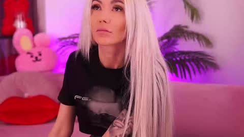 Snapshot of therealfallingangel chatting on January 9, 3:34 pm Deea online show from January 9, 3:34 pm