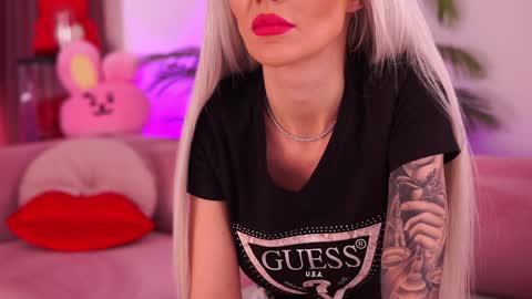 Snapshot of therealfallingangel chatting on February 2, 1:52 pm Deea online show from February 2, 1:52 pm