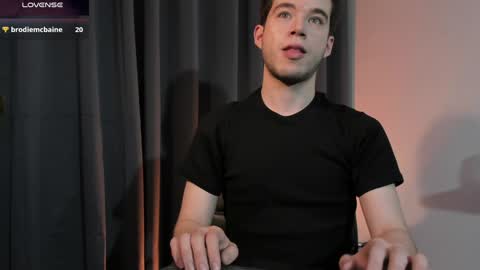 Snapshot of therealmartincox chatting on December 6, 2:46 am 4th online show from December 6, 2:46 am