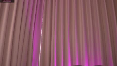    online show from November 14, 12:37 pm