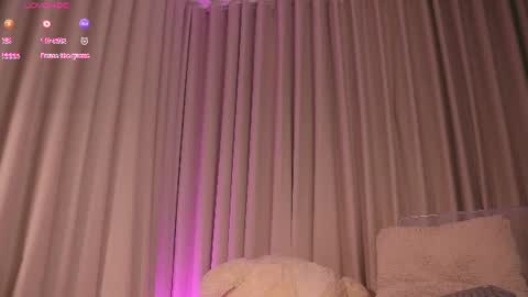 Snapshot of therealpeach_ chatting on June 25, 6:18 am online show from June 25, 6:18 am