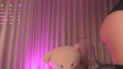 Snapshot of therealpeach_ chatting on July 16, 1:00 am online show from July 16, 1:00 am