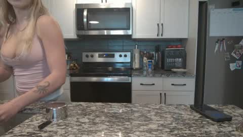 therosiecheeks online show from April 22, 5:47 pm