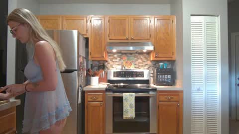 therosiecheeks online show from June 9, 3:45 pm