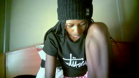Snapshot of therry_heart chatting on May 2, 3:55 am hearty online show from May 2, 3:55 am
