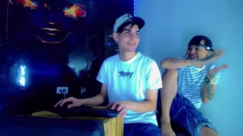 Snapshot of theshamefulboys chatting on June 28, 9:32 pm David y Daniel online show from June 28, 9:32 pm