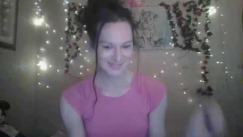 Snapshot of thesillymillie chatting on December 10, 9:43 pm sillymillie0 online show from December 10, 9:43 pm