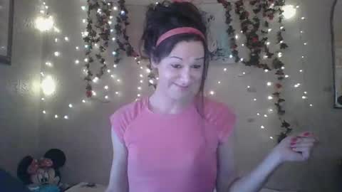 Snapshot of thesillymillie chatting on January 9, 5:43 pm sillymillie0 online show from January 9, 5:43 pm