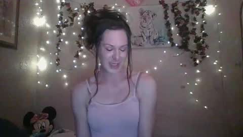 Snapshot of thesillymillie chatting on February 8, 1:22 am sillymillie0 online show from February 8, 1:22 am