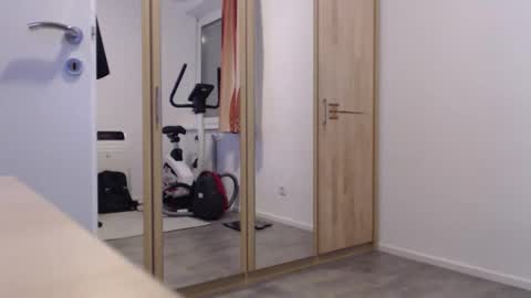 theskylake1 online show from December 16, 4:45 pm