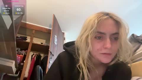 Snapshot of thesouthofthewood chatting on November 17, 12:55 pm thesouthofthewood online show from November 17, 12:55 pm