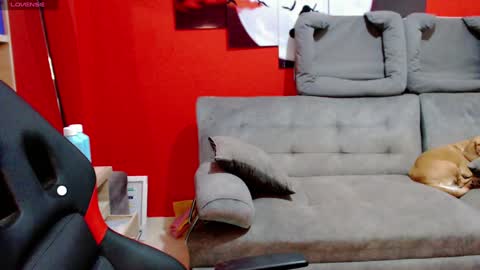 Snapshot of thesweethari chatting on January 11, 2:52 am I dont do real meetings My bio online show from January 11, 2:52 am