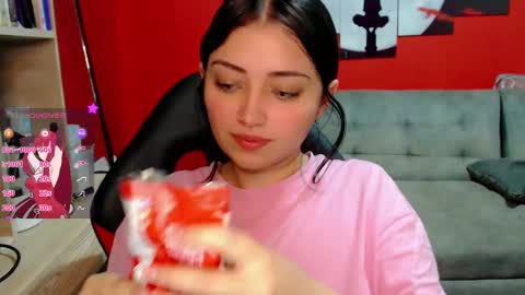 Snapshot of thesweethari chatting on February 22, 2:17 am I dont do real meetings My bio online show from February 22, 2:17 am