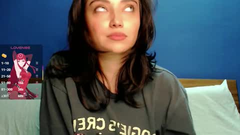 Snapshot of thesweethari chatting on December 15, 1:10 am I dont do real meetings My bio online show from December 15, 1:10 am