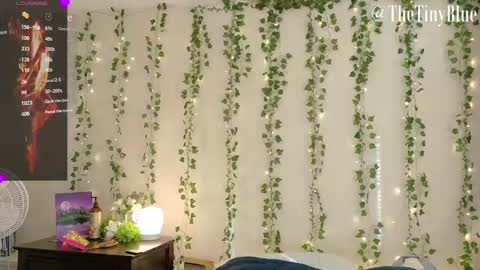 Snapshot of thetinyblue chatting on February 12, 5:48 pm Tiny Blue online show from February 12, 5:48 pm