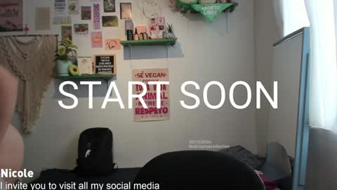 Nicole online show from December 30, 8:15 pm