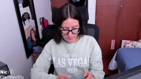 Nicole online show from April 29, 6:47 pm