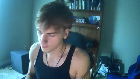 Snapshot of thevincegray chatting on June 1, 11:17 pm Vince online show from June 1, 11:17 pm