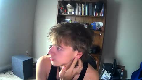 Snapshot of thevincegray chatting on June 7, 10:57 pm Vince online show from June 7, 10:57 pm