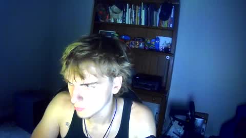 Snapshot of thevincegray chatting on June 8, 1:28 am Vince online show from June 8, 1:28 am