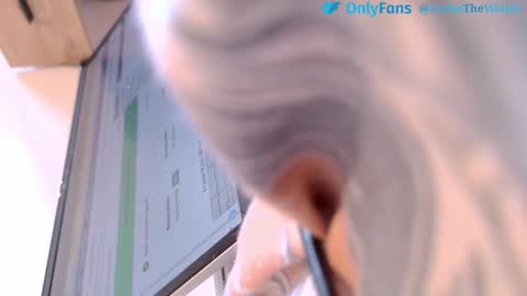 Snapshot of thewaiter2025 chatting on December 3, 8:34 am The Waiter online show from December 3, 8:34 am